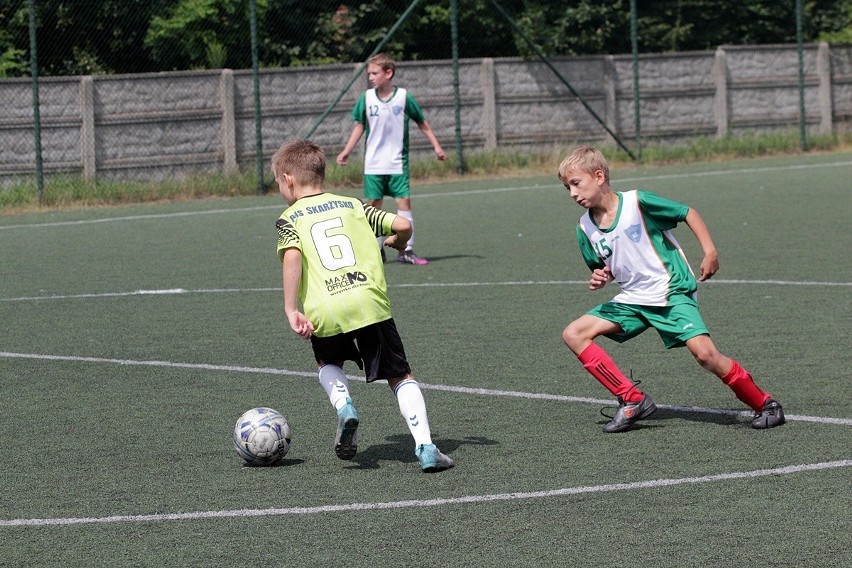 Młodzi piłkarze z regionu grali w turnieju w Skarżysku Kościelnym. Rywalizowali o puchar wójta [ZDJĘCIA]