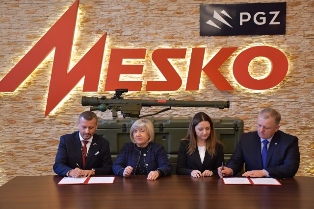 W Skarżysku - Kamiennej podpisano umowę między spółką Mesko i Wojskowymi Zakładami Elektronicznymi na dostawy wiązek sygnałowych do zestawów przeciwlotniczych Piorun.