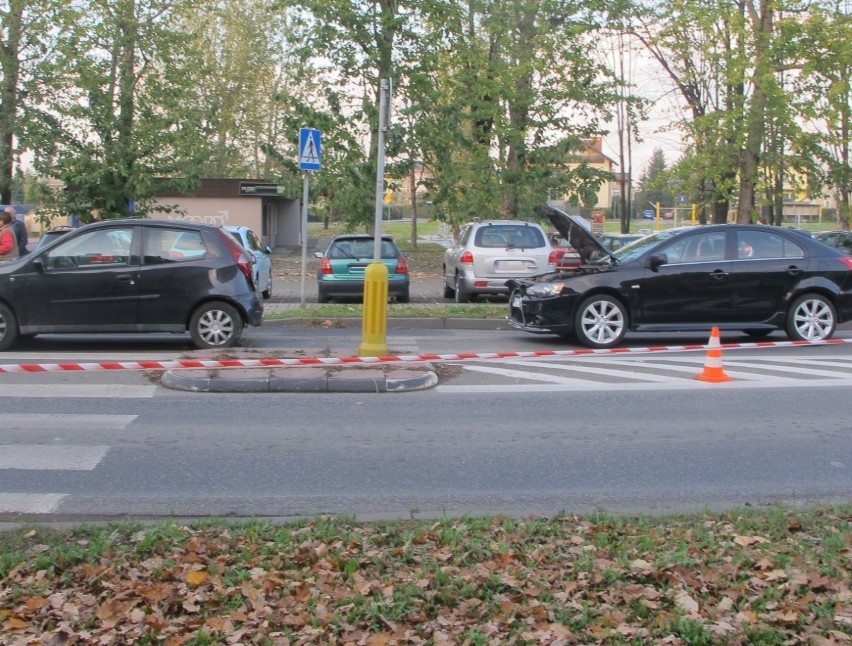 Brzeszcze. Dwie osoby potrącone na przejściu dla pieszych na ul. Dworcowej. Wprowadzono ruch wahadłowy