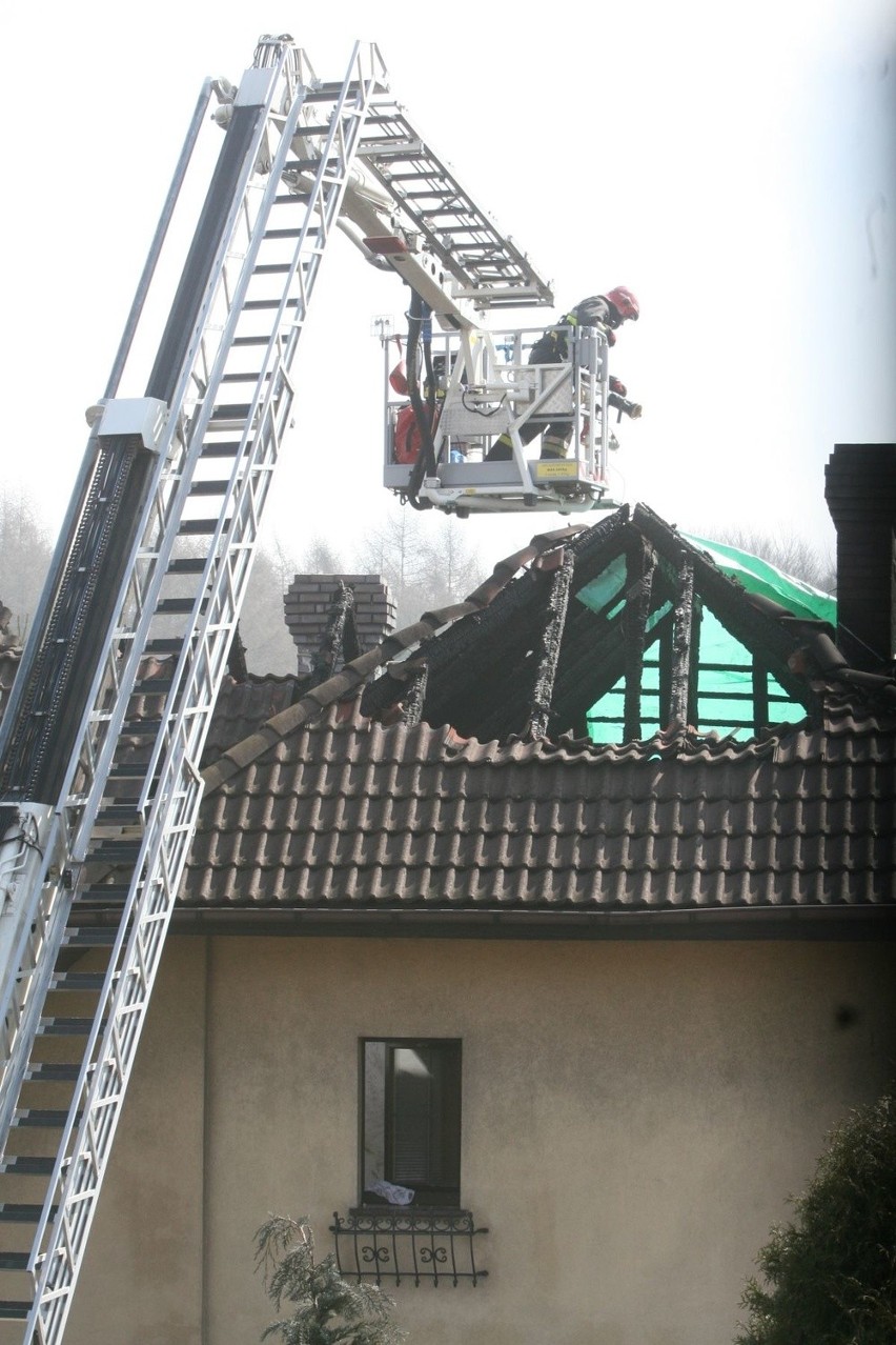 Pożar w Radlinie: W pożarze domu w Radlinie spłonął dach i...