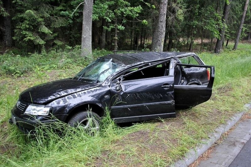 Dachowanie volkswagena. Potrzebna była pomoc śmigłowca [ZDJĘCIA]