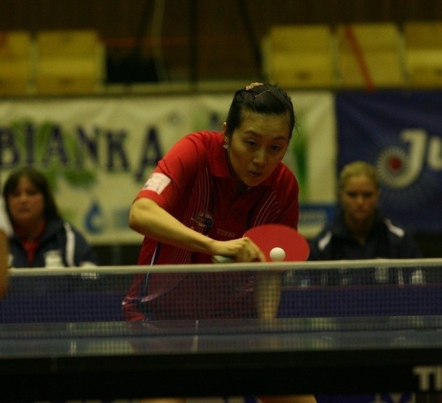 Han Ying w pierwszym stylu awansowała do drugiej rundy turnieju głównego Międzynarodowych mistrzostw Kataru.