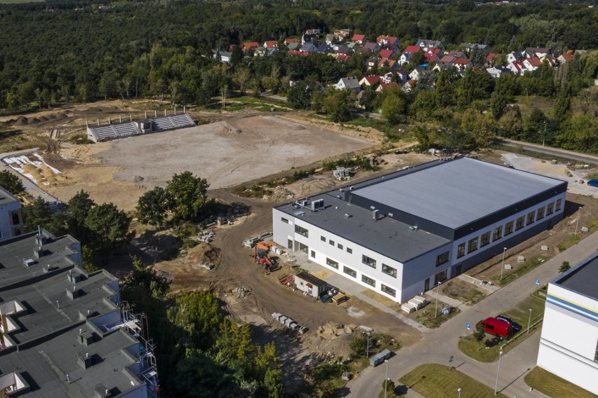 Toruń. Trwa budowa drugiej części Centrum Sportowego UMK. Nowe obiekty powstaną z opóźnieniem