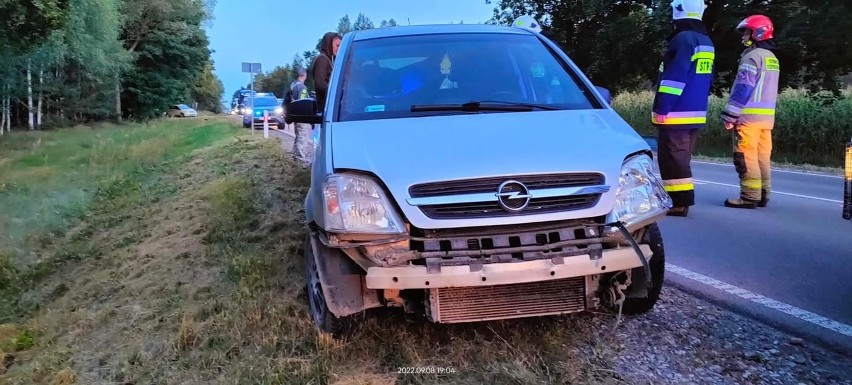 Lewonie. Wypadek na DK 65. Mini zderzyło się z oplem