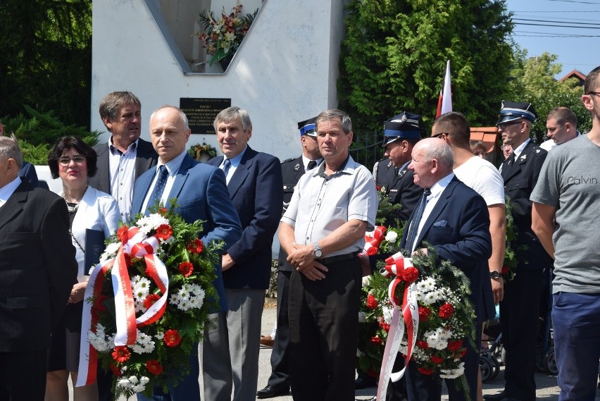 Hołd dla 30 ofiar pacyfikacji Radwanowic w miejscu kaźni hitlerowskiej. Wspomnienia bestialskiego mordu [ZDJĘCIA] 