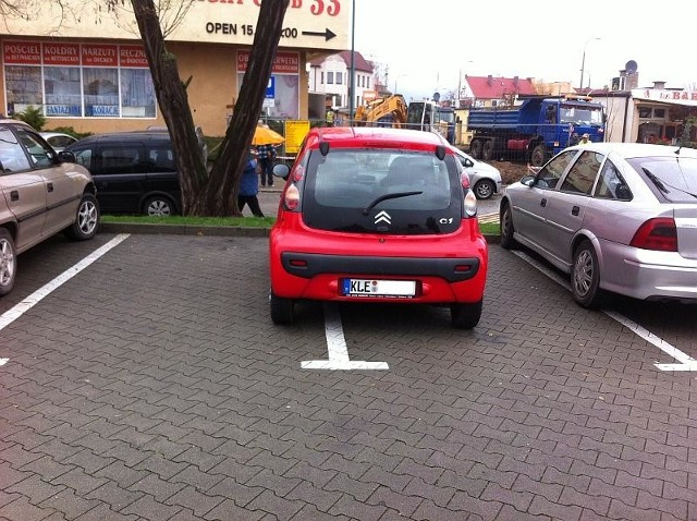 Autodrań z Niemiec zaparkował na parkingu w Słubicach.