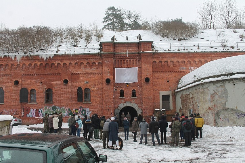 W sobotę (20.01) nad bramą toruńskiego Fortu I została...