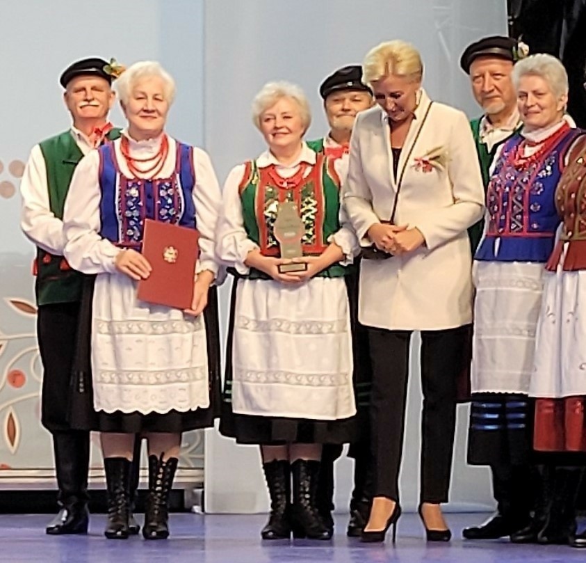 Ewa Maruszak(druga z lewej) po przeprowadzce  z Kielc do...