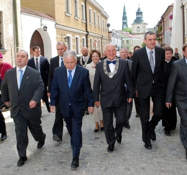 Prezydent Lech Kaczyński 12 maja 2009 roku podczas pobytu w...