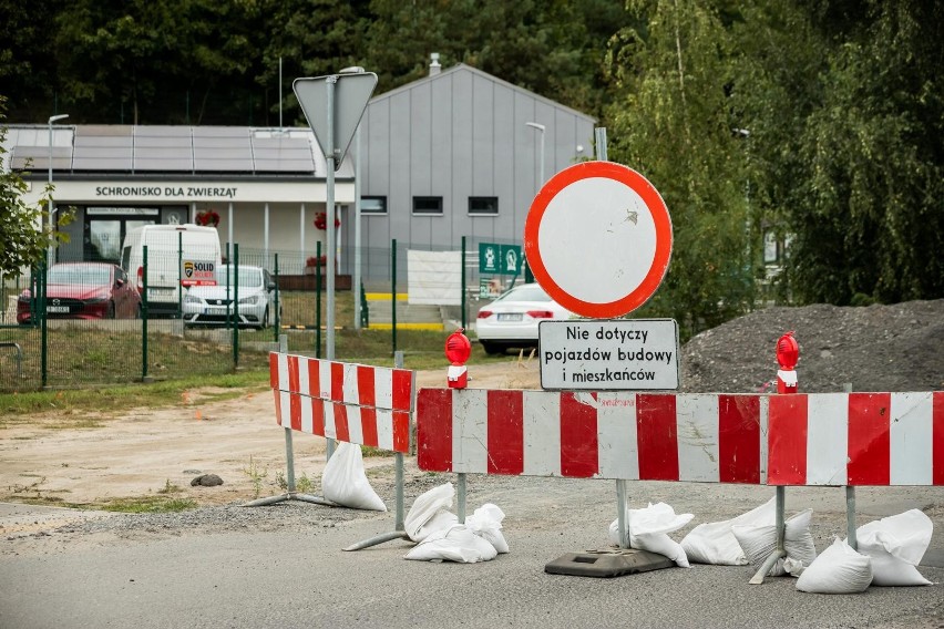 13 września rozpoczęła się budowa parkingu przy schronisku...