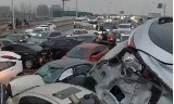 Ogromny karambol na autostradzie. Zderzyło się ponad sto pojazdów - WIDEO