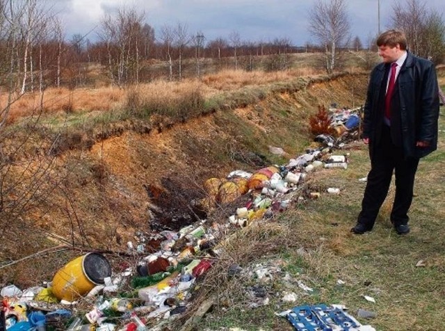 W 2010 roku dzikie wysypiska chemicznych odpadów odkryto w Choroniu, Lgocie Górnej i Koziegłówkach.