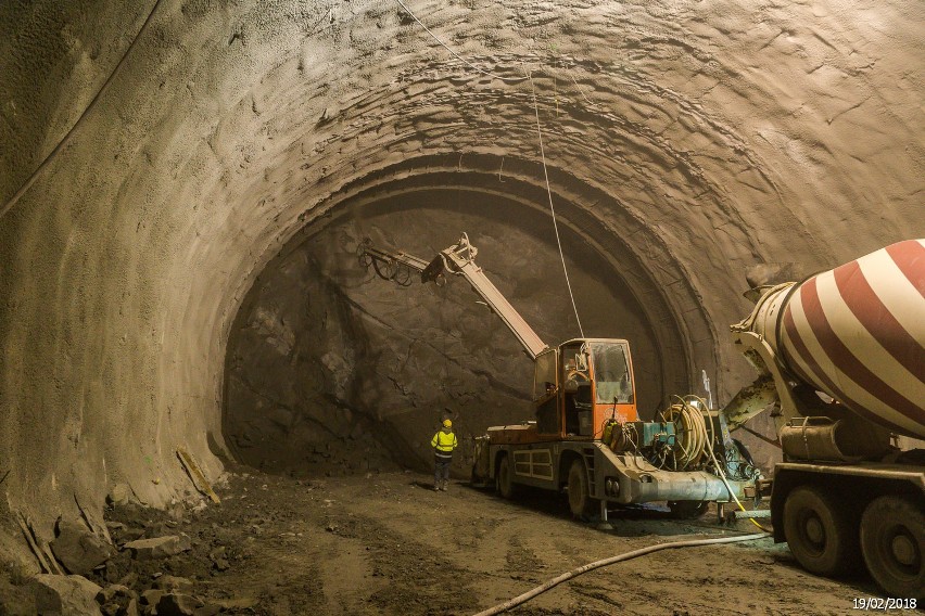 Tunel na Zakopiance nawet w zimie prezentuje się imponująco....