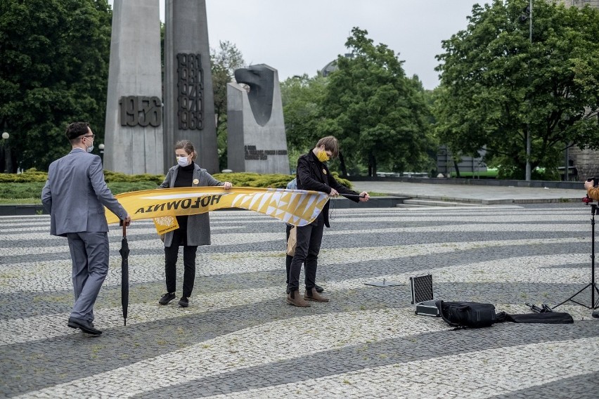 W Poznaniu Szymon Hołownia pojawił się na placu Mickiewicza.