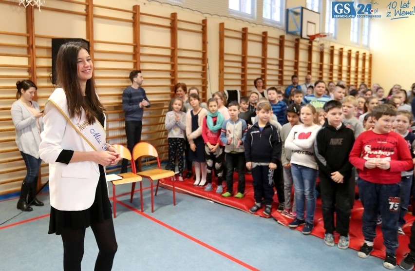 Miss Polski Klaudia Ungerman czytał dzieciom [zdjęcia, wideo] 