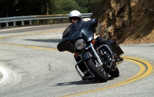 Fot. Harley-Davidson: Street Glide pomimo swojej masy jest...