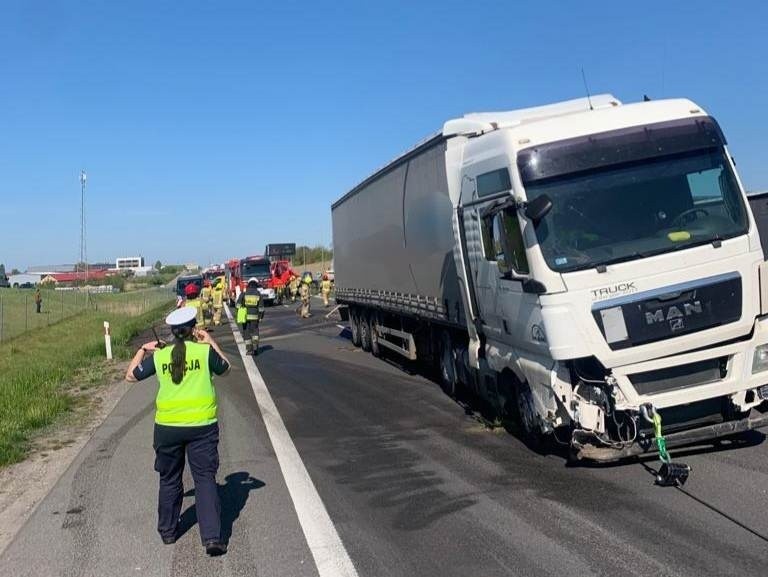Wypadek tira na DK 8. Droga w kierunku Białegostoku od Warszawy była nieprzejezdna