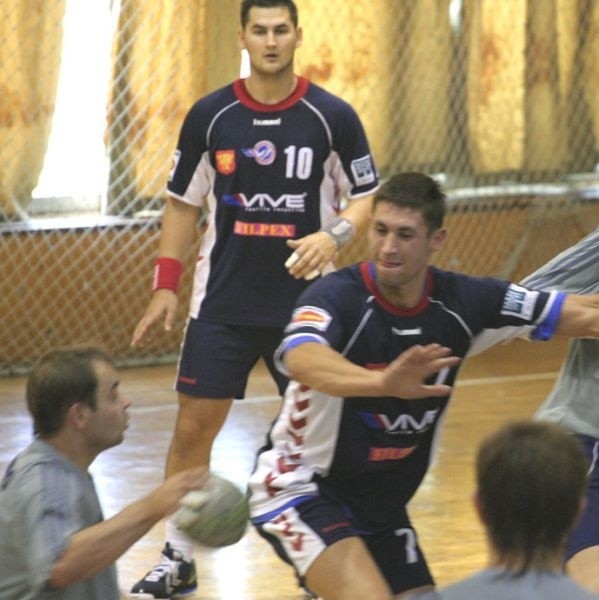 Mateusz Zaremba (w środku, z numerem 7) błysnął skutecznością w meczu z ZTR Zaporoże.