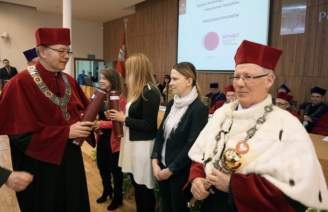 08.05.2017 lodz .uroczyste posiedzenie senatu politechniki lodzkiej w czasie ktorego wreczono dyplomy doktora i doktora habilitowanego.nz. senat , politechnika lodzka , doktoraty , habilitacje, dyplomy , profesor fot.szymczak krzysztof / polska press *** local caption *** lodz dziennik lodzki