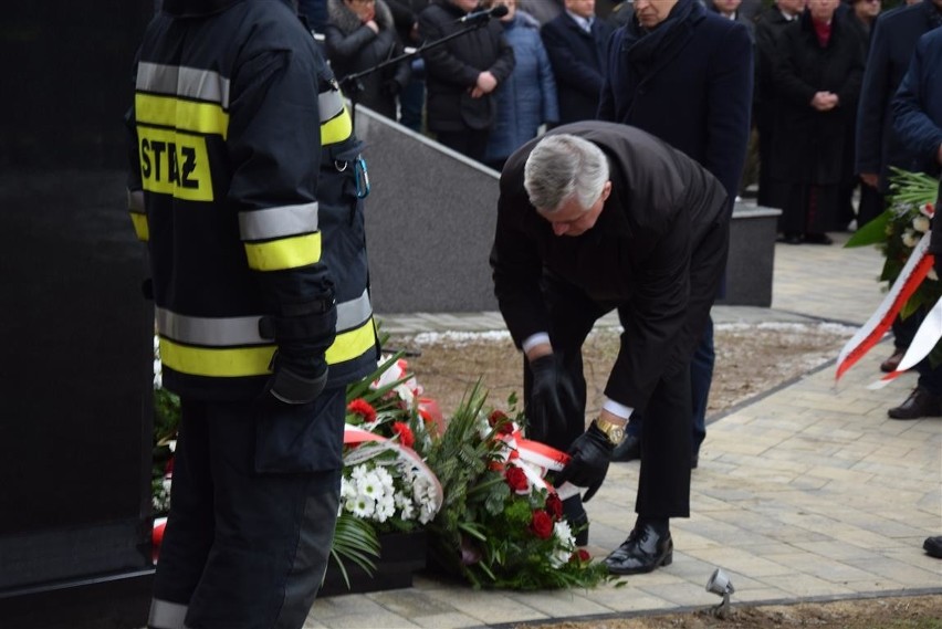 Przy komendzie PSP odsłonięto obelisk upamiętniający...