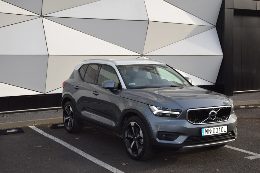 Volvo XC40...