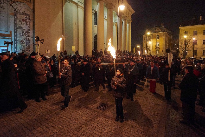 Procesja drogi krzyżowej po Starym Mieście w Lublinie (ZDJĘCIA)