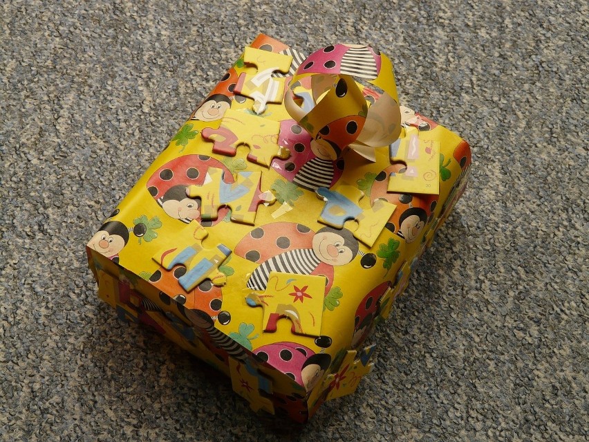 Papier do pakowania prezentów to równie popularne...