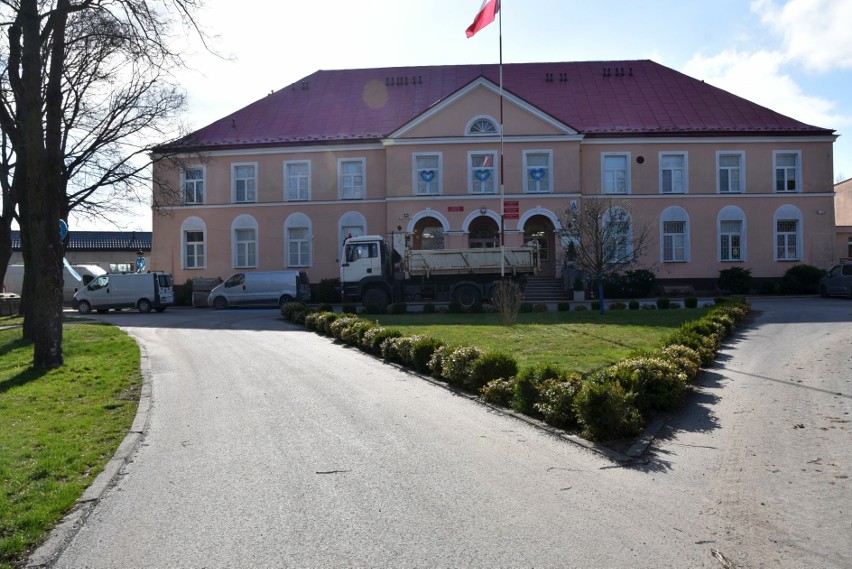 W Zespole Szkół i Placówek w Chwałowicach jest łącznik, amfiteatr i obserwatorium. Zobacz zdjęcia