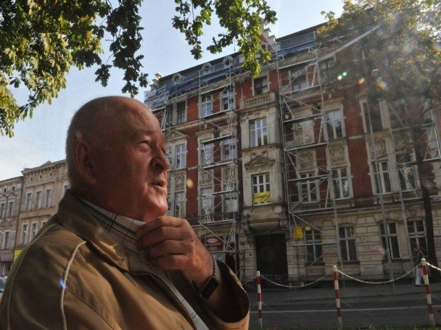Wojciech Czerniawko jest zadowolony z remontu kamienicy, w której mieszka