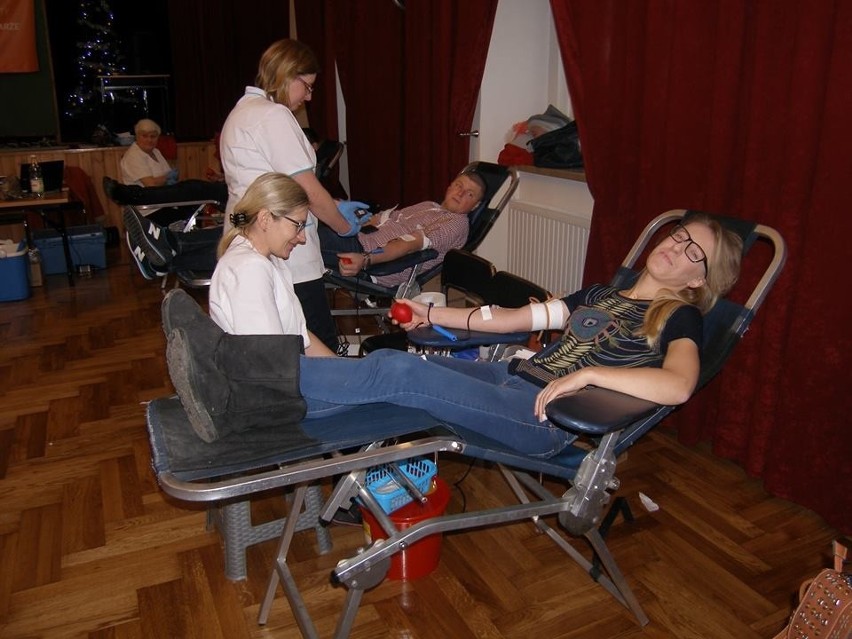 Mikołajkowa akcja krwiodawstwa w Pińczowie. Zebrano ponad 30 litrów krwi [ZDJĘCIA]