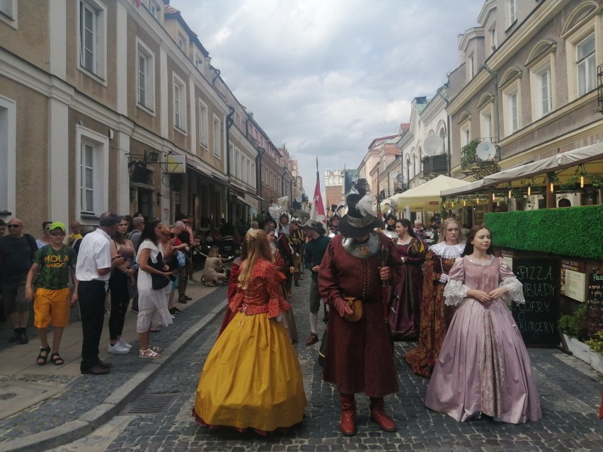 W Sandomierzu zainaugurowano sezon turystyczny. Na Rynek wjechał Hetman Wielki Koronny Jan Amor Tarnowski [WIDEO, ZDJĘCIA]