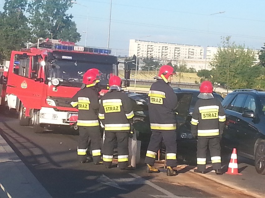 Zderzenie dwóch aut osobowych na Drodze Zielonej w Gdańsku. Jedna osoba ranna [ZDJĘCIA]