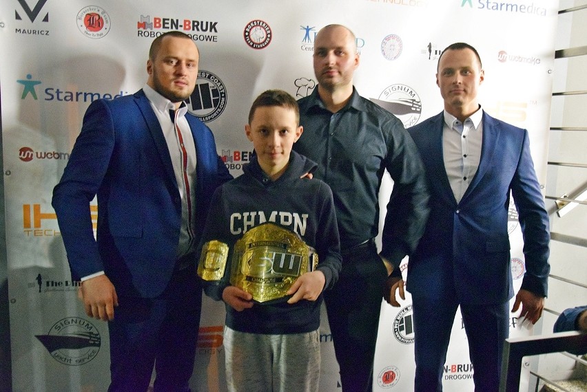 Stargardzki Narkun Team na After Party 42. KSW. Zwycięstwo nad Mamedem Chalidowem Tomasz Narkun świętował z rodziną, przyjaciółmi i fanami