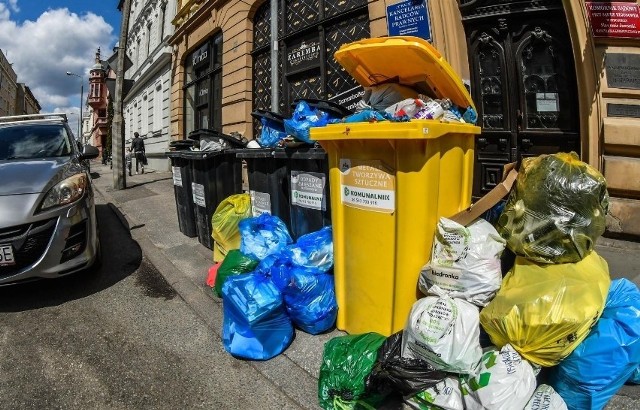 W sądach na rozstrzygnięcie czekają jeszcze trzy postępowania dotyczące sporu miasta ze spółką Komunalnik o wywóz śmieci z bydgoskich osiedli.