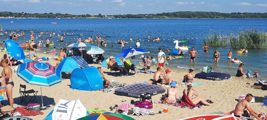 Piękna pogoda przyciągnęła nad Jezioro Tarnobrzeskie tłumy...