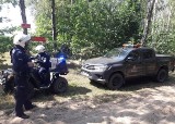 Działania policji i straży leśnej przeciw kierowcom quadów w rezerwacie przyrody Borowiec. Niszczą glebę, runo leśne i zakłócają spokój