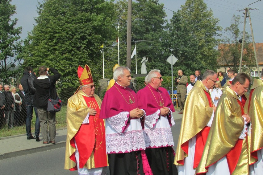 Do Żołędowa przyjechał również biskup diecezji bydgoskiej...