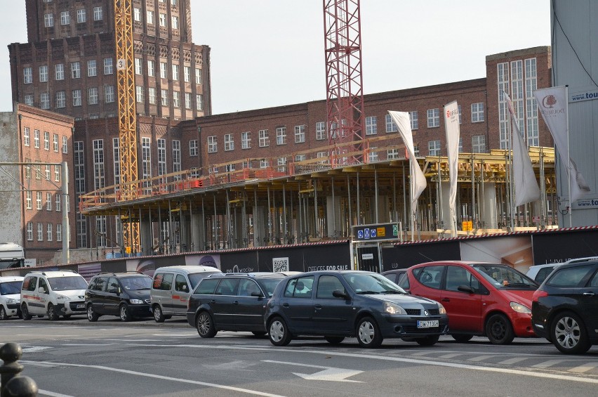 Budują hotel Hilton. Widać już pierwsze piętra (ZDJĘCIA)