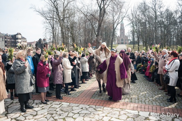 W zeszłym roku na misterum do Piekar Śląskich przybyło tysiące wiernych z całego regionu