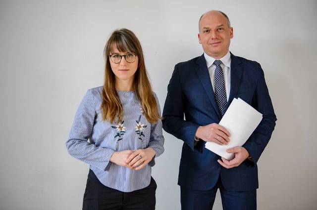 O swojej interpelacji radni Marta Grzeszczyk i Łukasz Magin opowiadali w poniedziałek (21 maja) na dziedzińcu urzędu miasta.