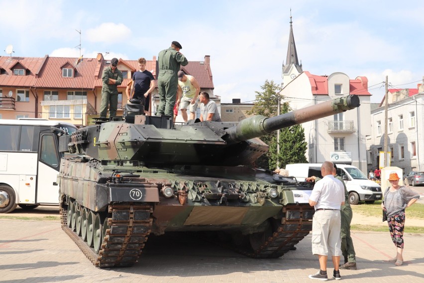 Grajewo. Najnowocześniejszy sprzęt zaprezentowany podczas pikniku militarnego z okazji obchodów Święta Wojska Polskiego