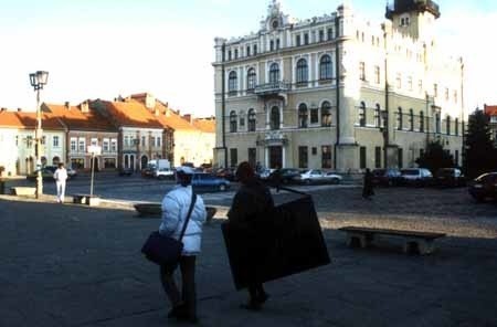 W przyszłym roku jarosławianie zapłacą wyższe podatki m.in od nieruchomości. Wyższe będą również opłaty za wodę i ścieki.