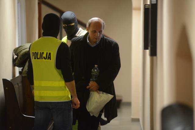 Tadeusz Bąbelek został przyłapany na korupcji w styczniu 2015 roku. Policja zabezpieczyła jego telefon i dzięki temu wiadomo, w jaki sposób wspierał znajomego w zostaniu ważnym urzędnikiem