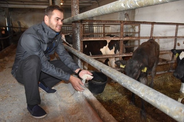 30-letni Mateusz Stachowiak, gospodarz z miejscowości Rzemieniewice (gm. Kcynia), zajął trzecie miejsce w kategorii Rolnik Roku w kategorii do 100 hektarów.Mateusz Stachowiak zajmuje się produkcją zwierzęcą, ma ok. 90 sztuk bydła