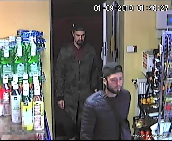 Poszukiwani dwaj mężczyźni posługujący się utraconą kartą płatniczą. Policja w Gdyni Redłowie publikuje ich wizerunek [zdjęcia]