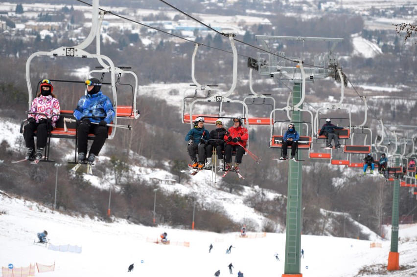 Świąteczne szusowanie na nartach i snowboardzie w Przemyślu. Właśnie ruszył nowy sezon zimowy! [ZDJĘCIA]