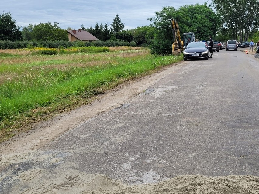 Trwa remont ulicy Sandomierskiej – Zarzecze w Koprzywnicy. Będzie nowa nawierzchnia  i chodnik