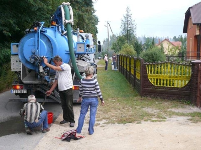 Na ulicę Pocieszka w Staszowie woda dostarczana jest beczkowozem.