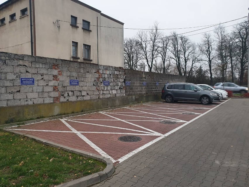 Parkowanie przed Biedronką w cenie... 600 zł! Skandaliczne praktyki w Ksawerowie pod Łodzią