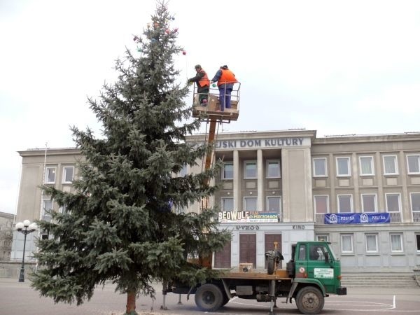 Choinka jest darem od mieszkanki osiedla Piaski.